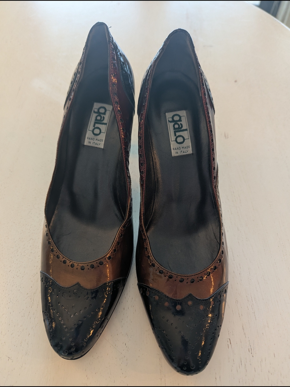 NWOT Galo Italian Two-Tone Brown and Black Patent Leather Wingtip Pumps Sz 41